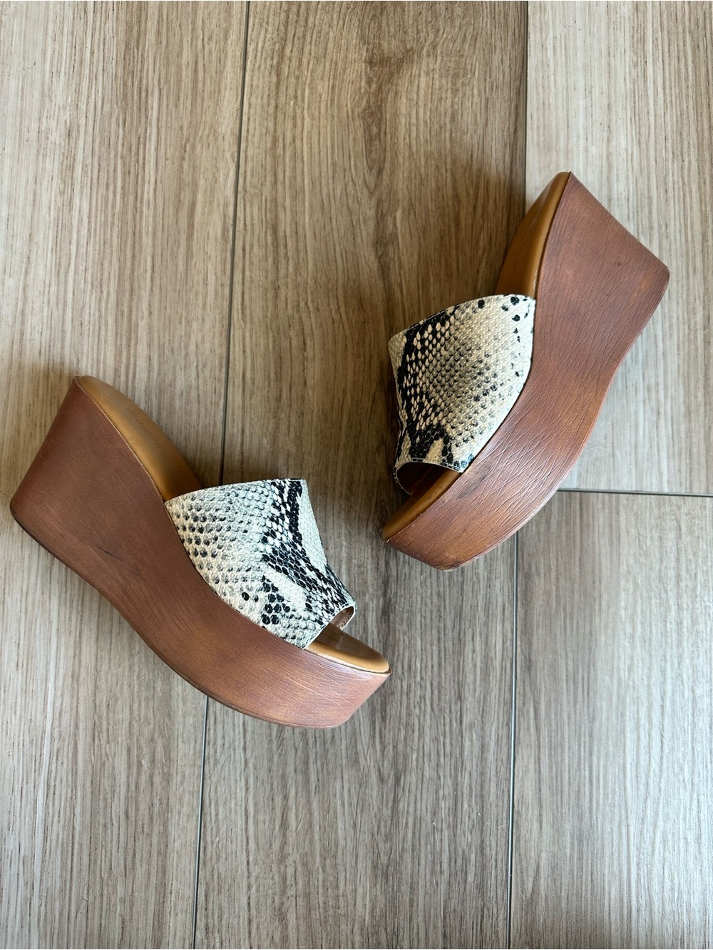 Madden Girl Tan Footbed Snake-Print Platform Slide Mules Black & Cream